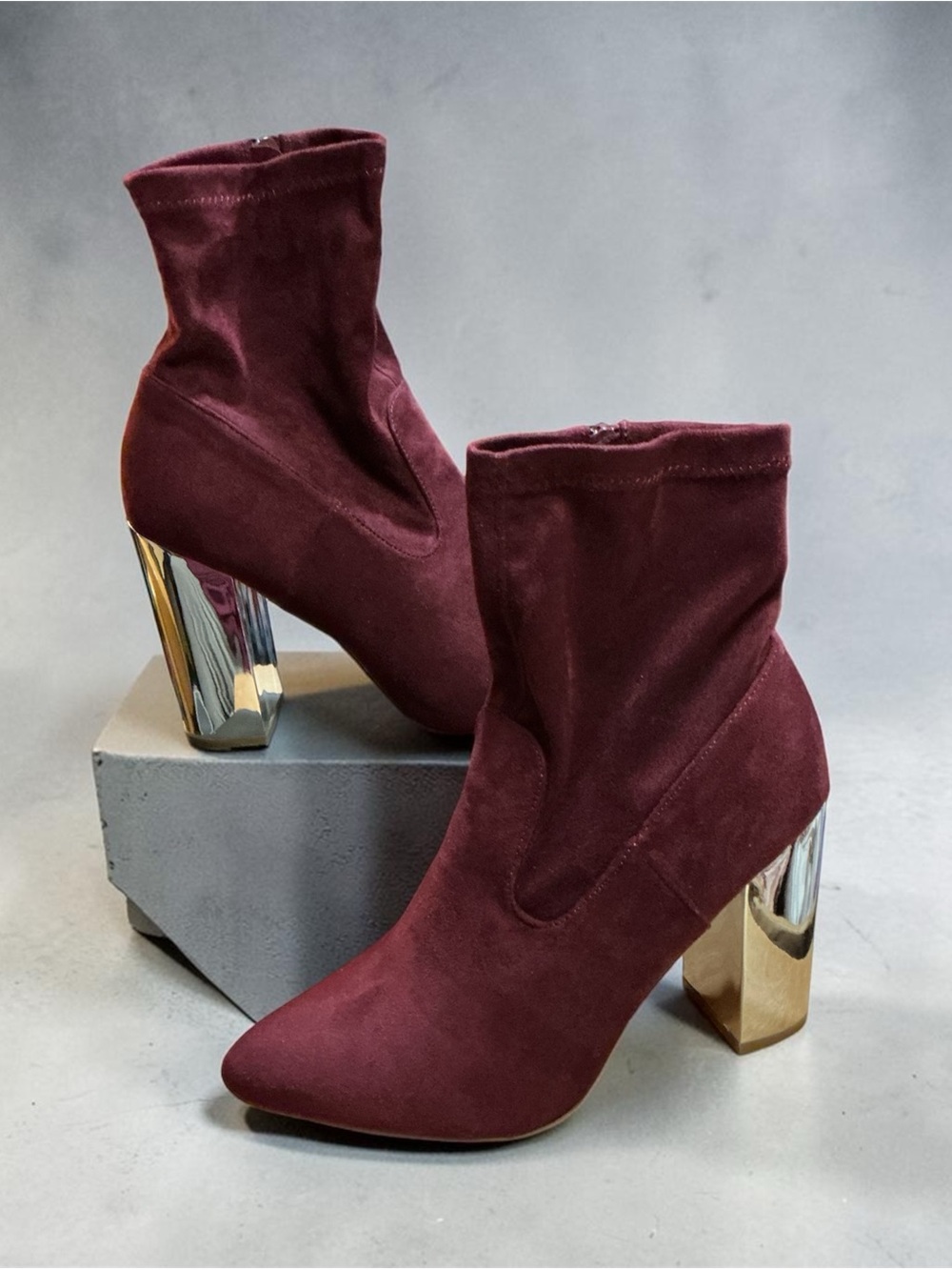 💟X23 Burgundy Sock Ankle Boots Gold Block Heel Pointed Toe Women's Size 10